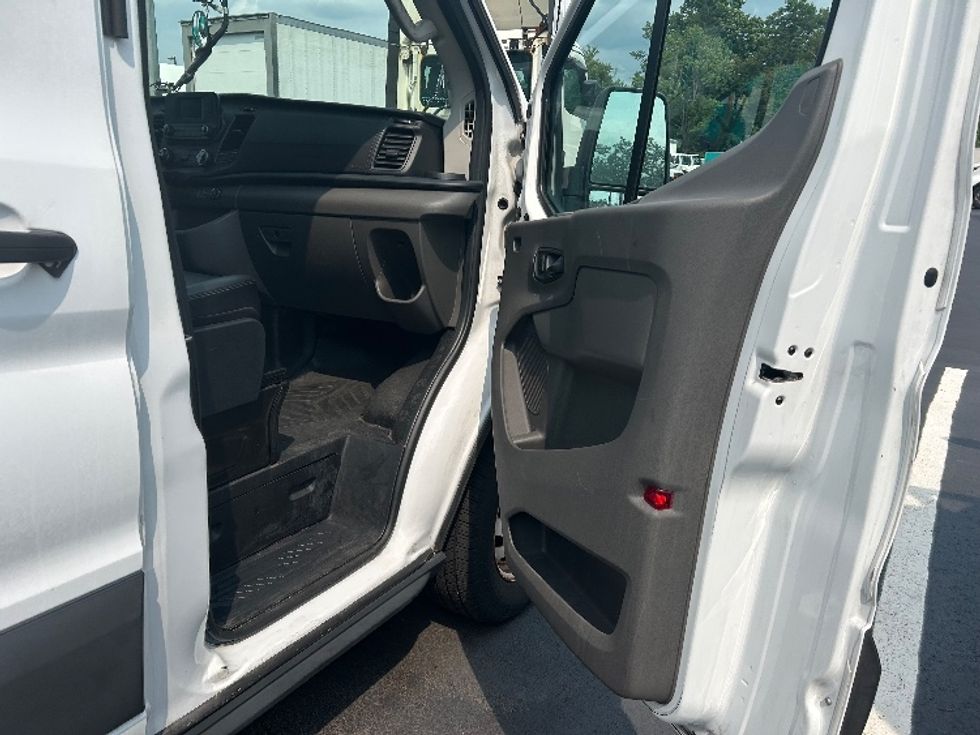 Cargo Van (Panel Van)-Light and Medium Duty Trucks-Ford-2021-Transit 250-Cranbury-NJ-43,413\n\t\tmiles-$ 37,250 - Image 17