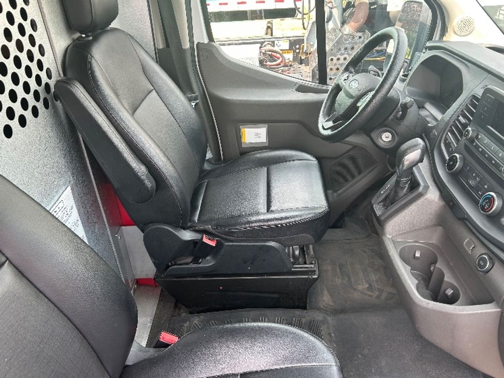 Cargo Van (Panel Van)-Light and Medium Duty Trucks-Ford-2021-Transit 250-Cranbury-NJ-43,413\n\t\tmiles-$ 37,250 - Image 19