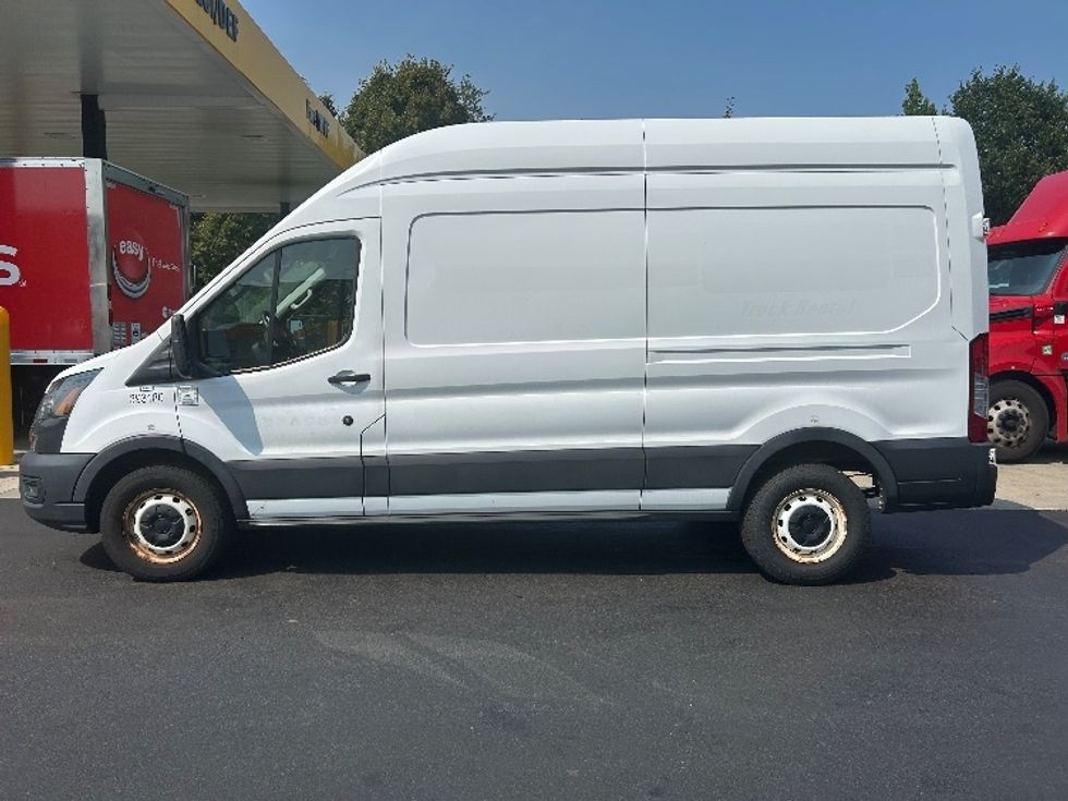 Cargo Van (Panel Van)-Light and Medium Duty Trucks-Ford-2021-Transit 250-Cranbury-NJ-43,413\n\t\tmiles-$ 37,250 - Image 4
