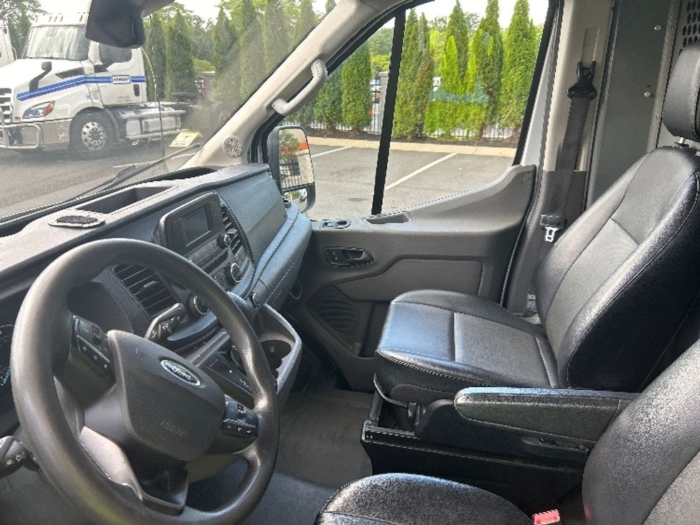 Cargo Van (Panel Van)-Light and Medium Duty Trucks-Ford-2021-Transit 250-Cranbury-NJ-72,815\n\t\tmiles-$ 34,000 - Image 18