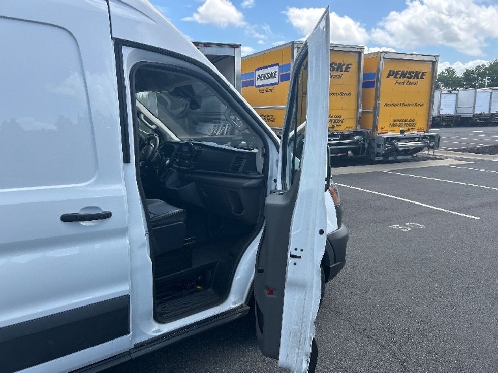 Cargo Van (Panel Van)-Light and Medium Duty Trucks-Ford-2021-Transit 250-Cranbury-NJ-72,815\n\t\tmiles-$ 34,000 - Image 19