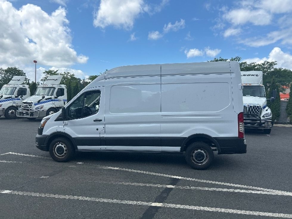 Cargo Van (Panel Van)-Light and Medium Duty Trucks-Ford-2021-Transit 250-Cranbury-NJ-72,815\n\t\tmiles-$ 34,000 - Image 4
