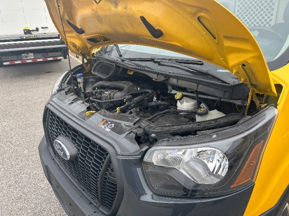 Cargo Van (Panel Van)-Light and Medium Duty Trucks-Ford-2021-Transit 250-Cross Lanes-WV-57,262\n\t\tmiles-$ 31,500 - Image 21