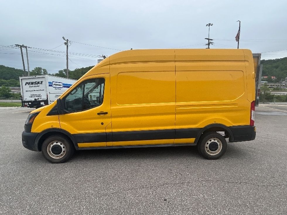 Cargo Van (Panel Van)-Light and Medium Duty Trucks-Ford-2021-Transit 250-Cross Lanes-WV-57,262\n\t\tmiles-$ 31,500 - Image 4