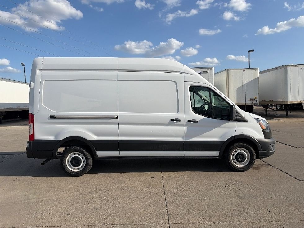 Cargo Van (Panel Van)-Light and Medium Duty Trucks-Ford-2021-Transit 250-Dallas-TX-126,582\n\t\tmiles-$ 31,000 - Image 14