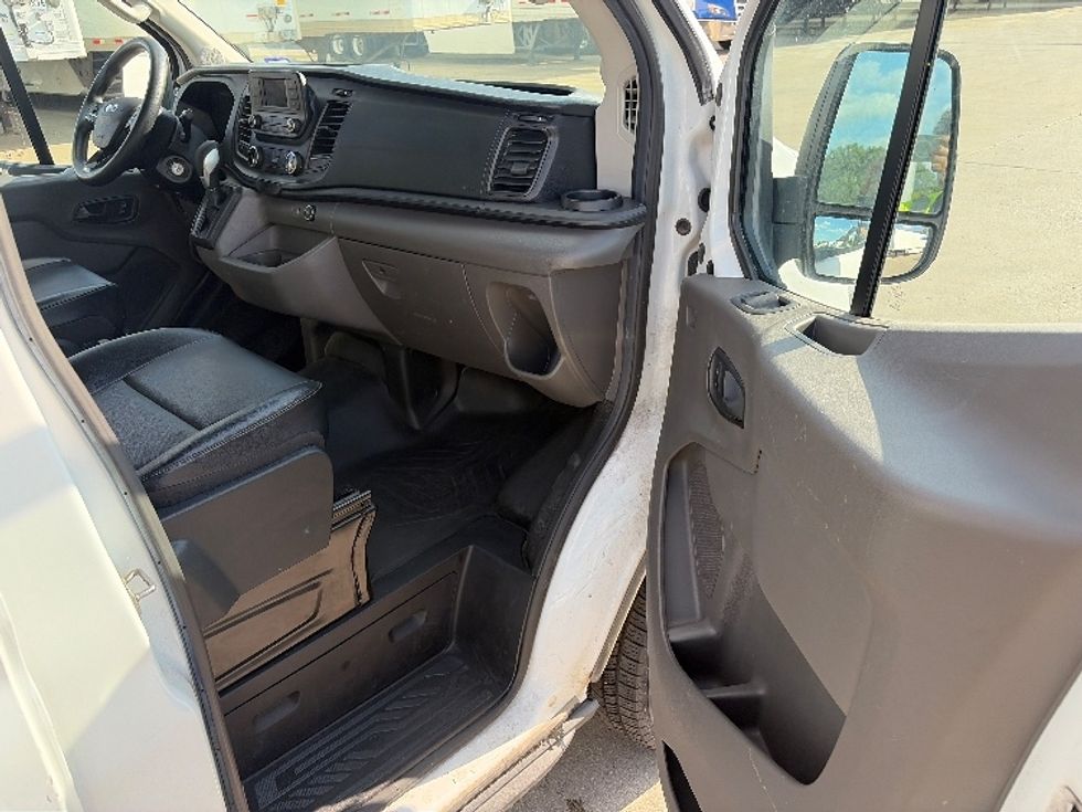Cargo Van (Panel Van)-Light and Medium Duty Trucks-Ford-2021-Transit 250-Dallas-TX-126,582\n\t\tmiles-$ 31,000 - Image 19