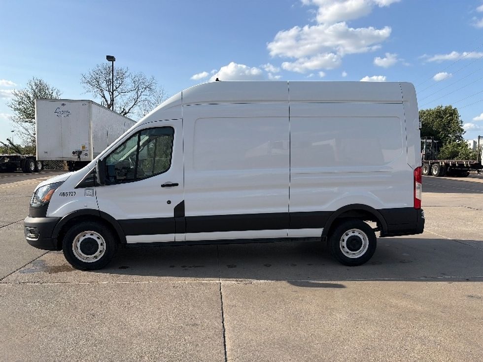 Cargo Van (Panel Van)-Light and Medium Duty Trucks-Ford-2021-Transit 250-Dallas-TX-126,582\n\t\tmiles-$ 31,000 - Image 4