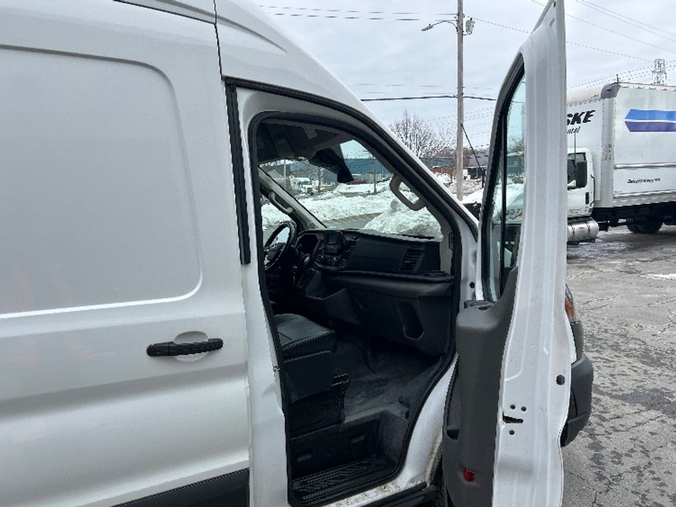 Cargo Van (Panel Van)-Light and Medium Duty Trucks-Ford-2021-Transit 250-Dartmouth-NS-123,817\n\t\tkm-$ 42,000 - Image 20