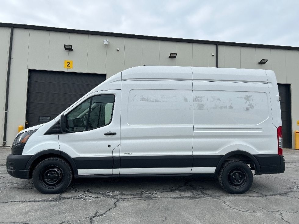 Cargo Van (Panel Van)-Light and Medium Duty Trucks-Ford-2021-Transit 250-Dartmouth-NS-123,817\n\t\tkm-$ 42,000 - Image 4