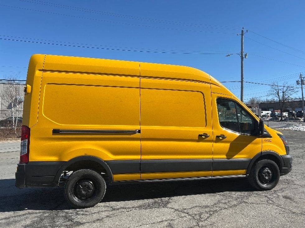 Cargo Van (Panel Van)-Light and Medium Duty Trucks-Ford-2021-Transit 250-Dartmouth-NS-210,292\n\t\tkm-$ 30,500 - Image 15