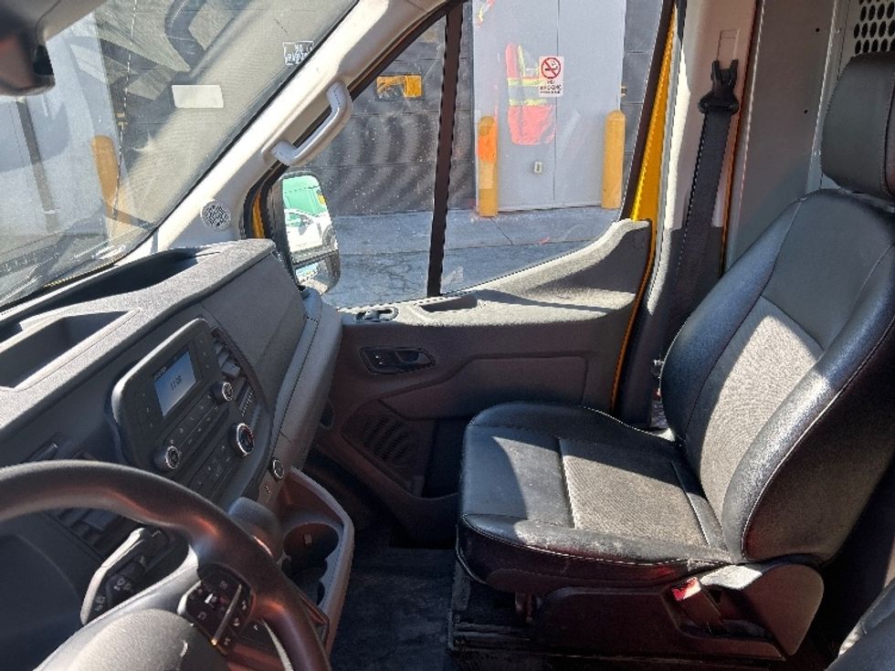 Cargo Van (Panel Van)-Light and Medium Duty Trucks-Ford-2021-Transit 250-Dartmouth-NS-210,292\n\t\tkm-$ 30,500 - Image 19