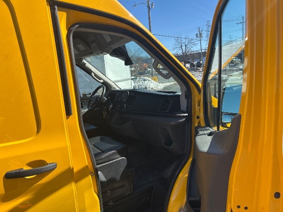 Cargo Van (Panel Van)-Light and Medium Duty Trucks-Ford-2021-Transit 250-Dartmouth-NS-210,292\n\t\tkm-$ 30,500 - Image 20