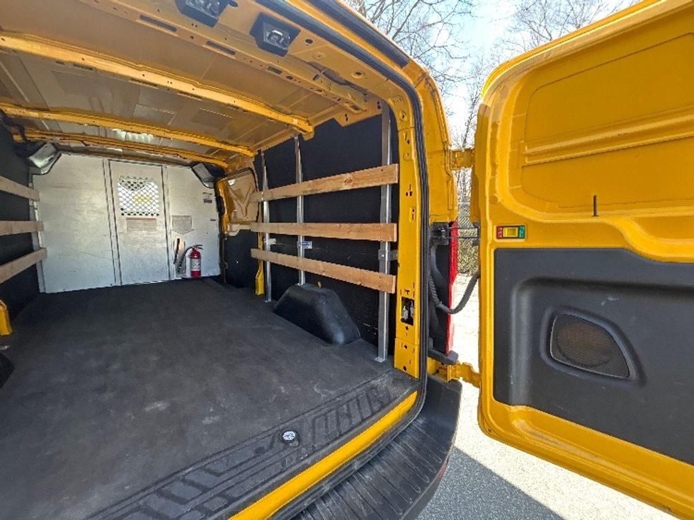 Cargo Van (Panel Van)-Light and Medium Duty Trucks-Ford-2021-Transit 250-Delta-BC-61,978\n\t\tkm-$ 38,000 - Image 10