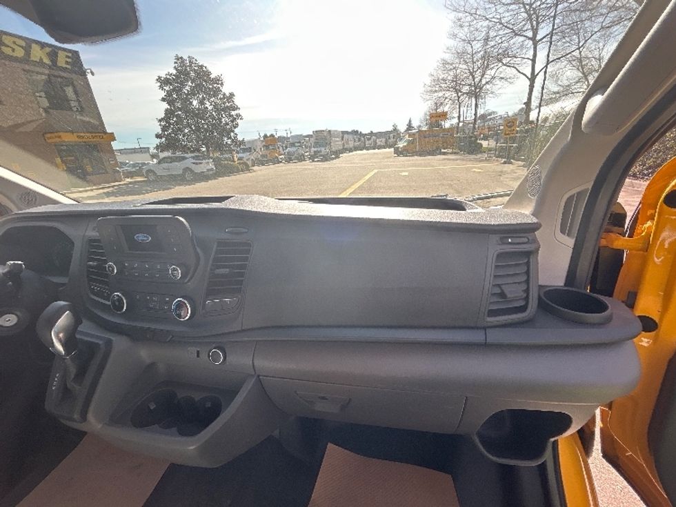 Cargo Van (Panel Van)-Light and Medium Duty Trucks-Ford-2021-Transit 250-Delta-BC-61,978\n\t\tkm-$ 38,000 - Image 18