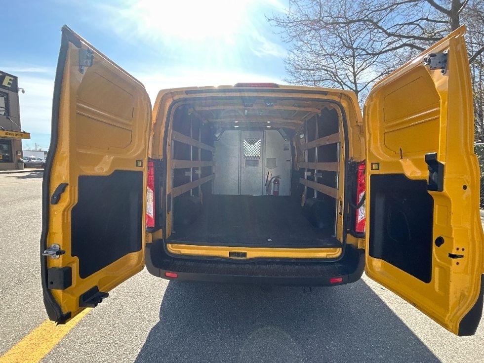 Cargo Van (Panel Van)-Light and Medium Duty Trucks-Ford-2021-Transit 250-Delta-BC-61,978\n\t\tkm-$ 38,000 - Image 7