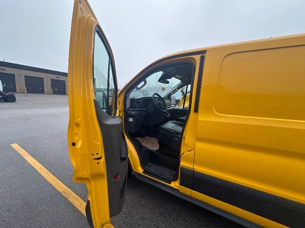 Cargo Van (Panel Van)-Light and Medium Duty Trucks-Ford-2021-Transit 250-Delta-BC-79,192\n\t\tkm-$ 36,750 - Image 13