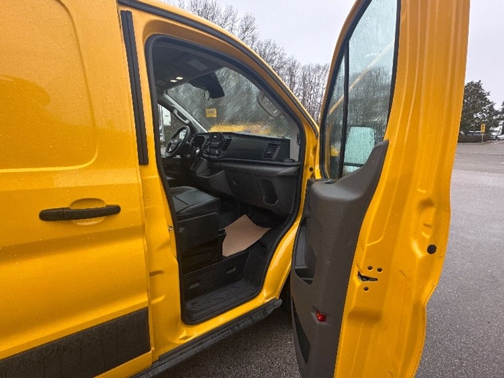 Cargo Van (Panel Van)-Light and Medium Duty Trucks-Ford-2021-Transit 250-Delta-BC-79,192\n\t\tkm-$ 36,750 - Image 17