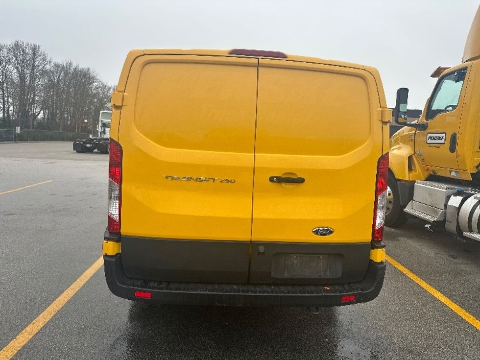 Cargo Van (Panel Van)-Light and Medium Duty Trucks-Ford-2021-Transit 250-Delta-BC-79,192\n\t\tkm-$ 36,750 - Image 6