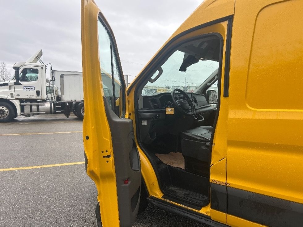 Cargo Van (Panel Van)-Light and Medium Duty Trucks-Ford-2021-Transit 250-Delta-BC-84,459\n\t\tkm-$ 41,500 - Image 13