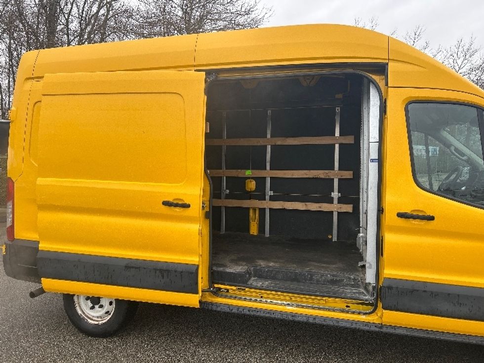 Cargo Van (Panel Van)-Light and Medium Duty Trucks-Ford-2021-Transit 250-Delta-BC-84,459\n\t\tkm-$ 41,500 - Image 22