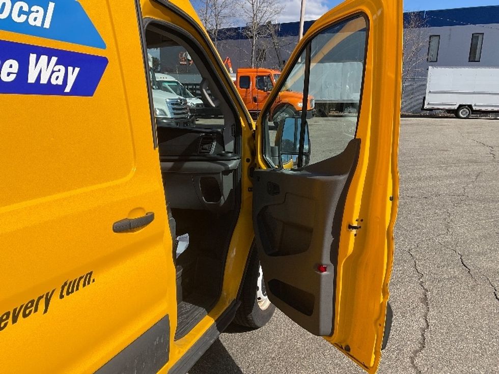 2021 Ford Transit photo 17