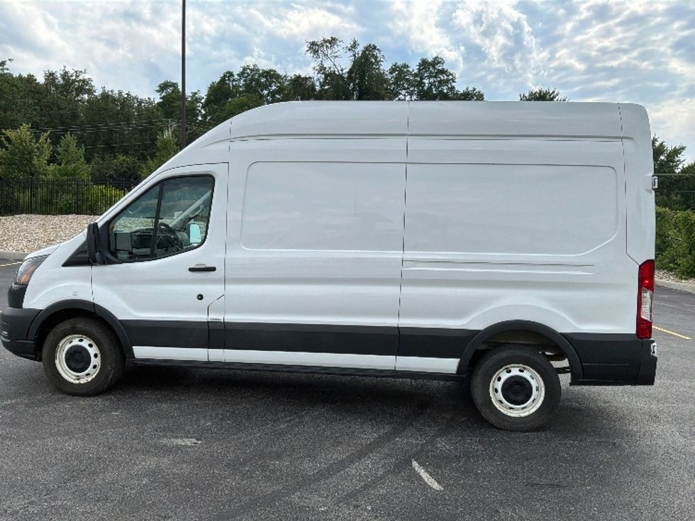 Cargo Van (Panel Van)-Light and Medium Duty Trucks-Ford-2021-Transit 250-Erlanger-KY-142,827\n\t\tmiles-$ 29,500 - Image 4