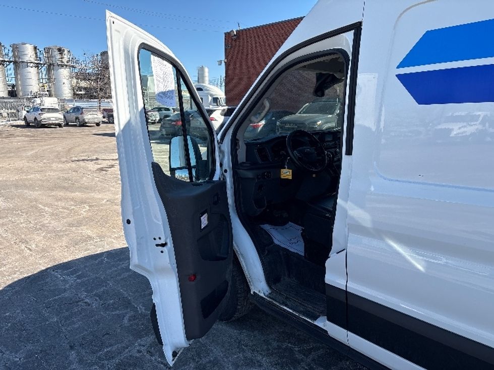 Cargo Van (Panel Van)-Light and Medium Duty Trucks-Ford-2021-Transit 250-Etobicoke-ON-106,550\n\t\tkm-$ 45,000 - Image 15