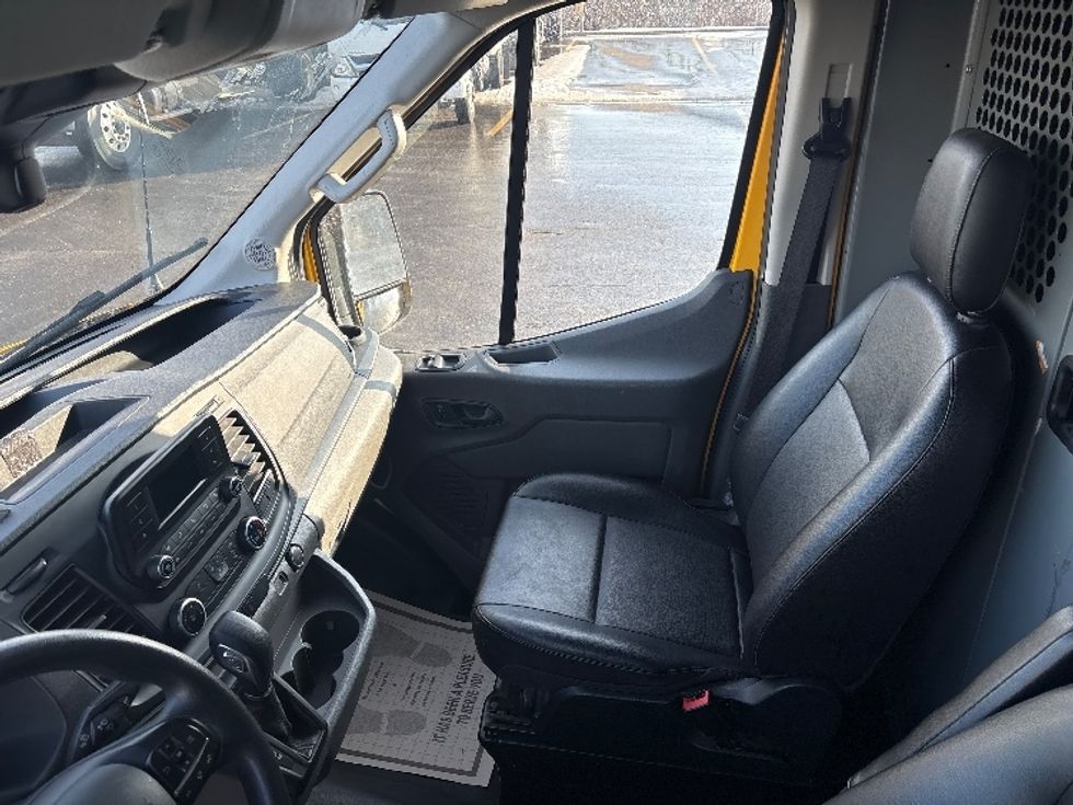 Cargo Van (Panel Van)-Light and Medium Duty Trucks-Ford-2021-Transit 250-Etobicoke-ON-120,082\n\t\tkm-$ 39,000 - Image 16