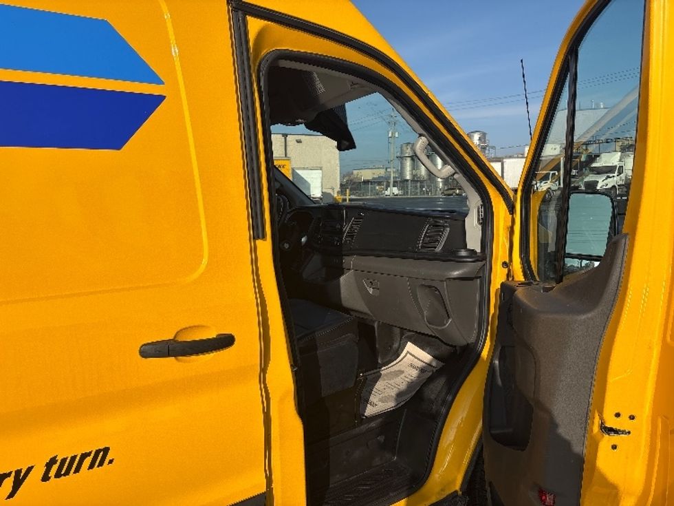 Cargo Van (Panel Van)-Light and Medium Duty Trucks-Ford-2021-Transit 250-Etobicoke-ON-120,082\n\t\tkm-$ 39,000 - Image 17