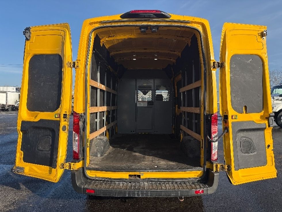 Cargo Van (Panel Van)-Light and Medium Duty Trucks-Ford-2021-Transit 250-Etobicoke-ON-120,082\n\t\tkm-$ 39,000 - Image 7