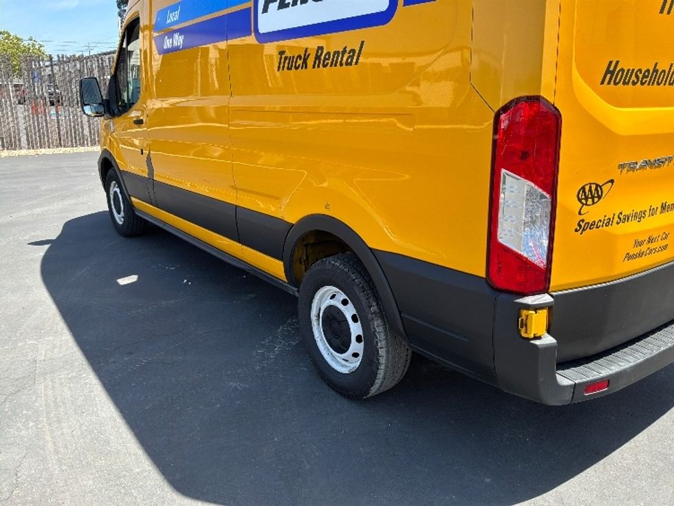 Cargo Van (Panel Van)-Light and Medium Duty Trucks-Ford-2021-Transit 250-Everett-WA-85,855\n\t\tmiles-$ 32,250 - Image 5