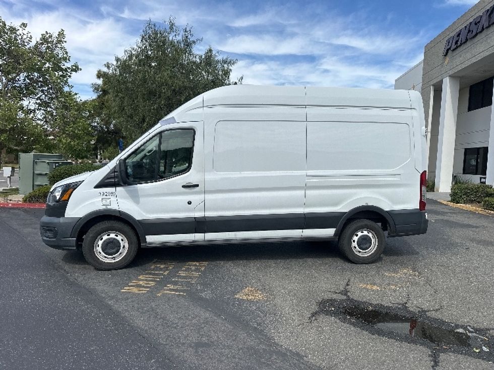 Cargo Van (Panel Van)-Light and Medium Duty Trucks-Ford-2021-Transit 250-Fontana-CA-126,421\n\t\tmiles-$ 31,750 - Image 4