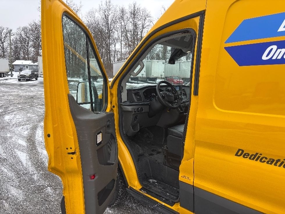 Cargo Van (Panel Van)-Light and Medium Duty Trucks-Ford-2021-Transit 250-Fort Wayne-IN-72,001\n\t\tmiles-$ 30,500 - Image 15