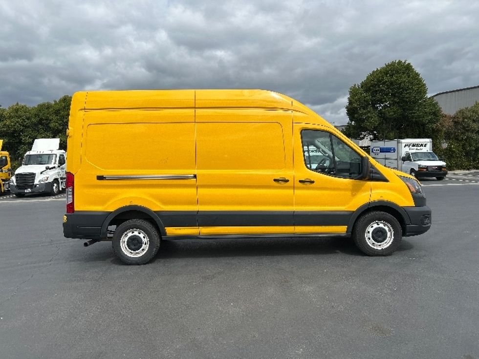Cargo Van (Panel Van)-Light and Medium Duty Trucks-Ford-2021-Transit 250-Gilroy-CA-84,862\n\t\tmiles-$ 31,500 - Image 15