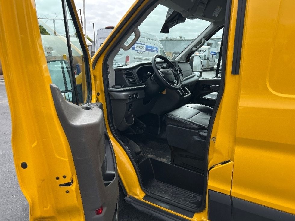 Cargo Van (Panel Van)-Light and Medium Duty Trucks-Ford-2021-Transit 250-Gilroy-CA-84,862\n\t\tmiles-$ 31,500 - Image 16