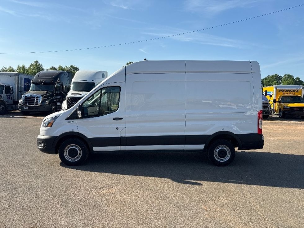Cargo Van (Panel Van)-Light and Medium Duty Trucks-Ford-2021-Transit 250-Greensboro-NC-105,677\n\t\tmiles-$ 29,250 - Image 4