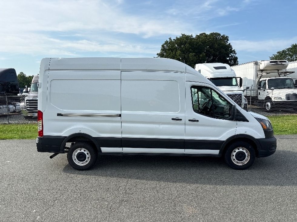 Cargo Van (Panel Van)-Light and Medium Duty Trucks-Ford-2021-Transit 250-Greensboro-NC-59,613\n\t\tmiles-$ 37,500 - Image 14