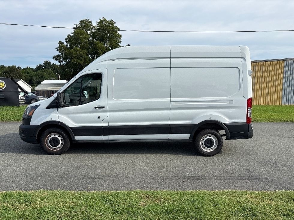 Cargo Van (Panel Van)-Light and Medium Duty Trucks-Ford-2021-Transit 250-Greensboro-NC-59,613\n\t\tmiles-$ 37,500 - Image 4