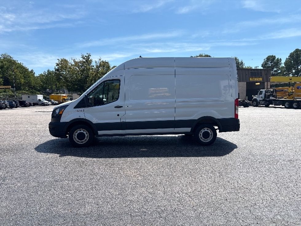 Cargo Van (Panel Van)-Light and Medium Duty Trucks-Ford-2021-Transit 250-Greensboro-NC-93,623\n\t\tmiles-$ 33,250 - Image 4
