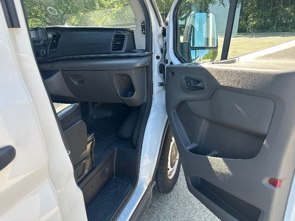 Cargo Van (Panel Van)-Light and Medium Duty Trucks-Ford-2021-Transit 250-Harahan-LA-94,078\n\t\tmiles-$ 35,500 - Image 19