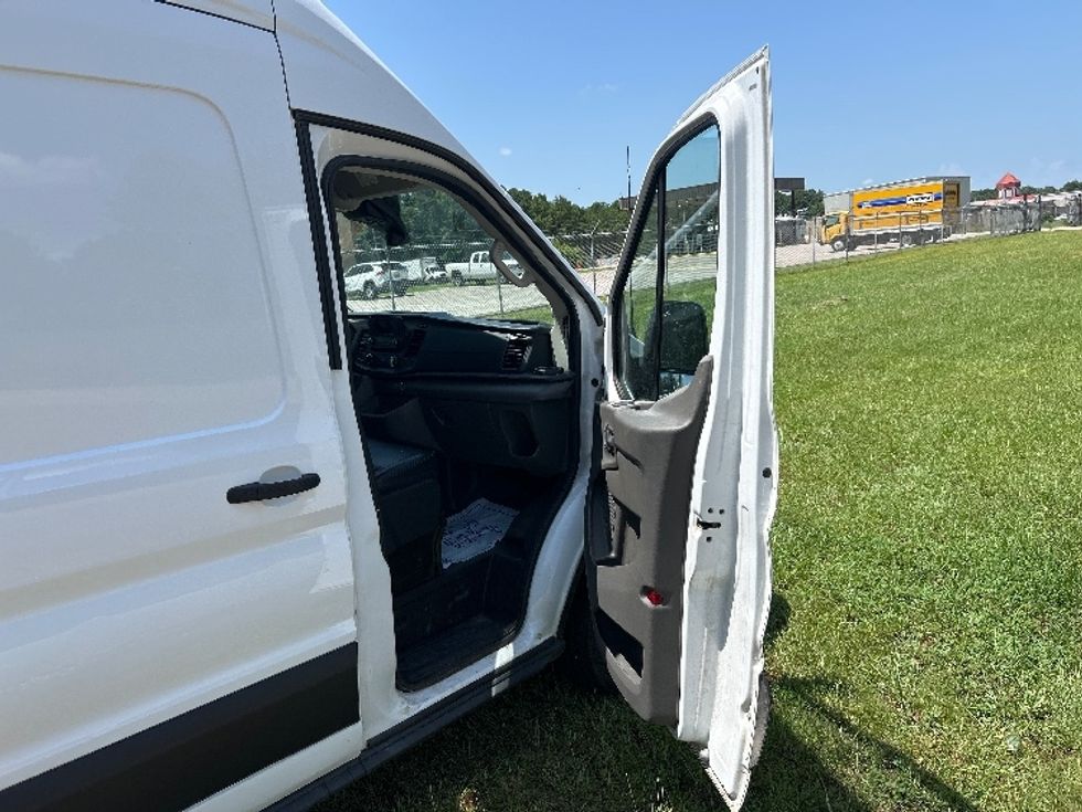 Cargo Van (Panel Van)-Light and Medium Duty Trucks-Ford-2021-Transit 250-Hueytown-AL-133,530\n\t\tmiles-$ 31,250 - Image 19