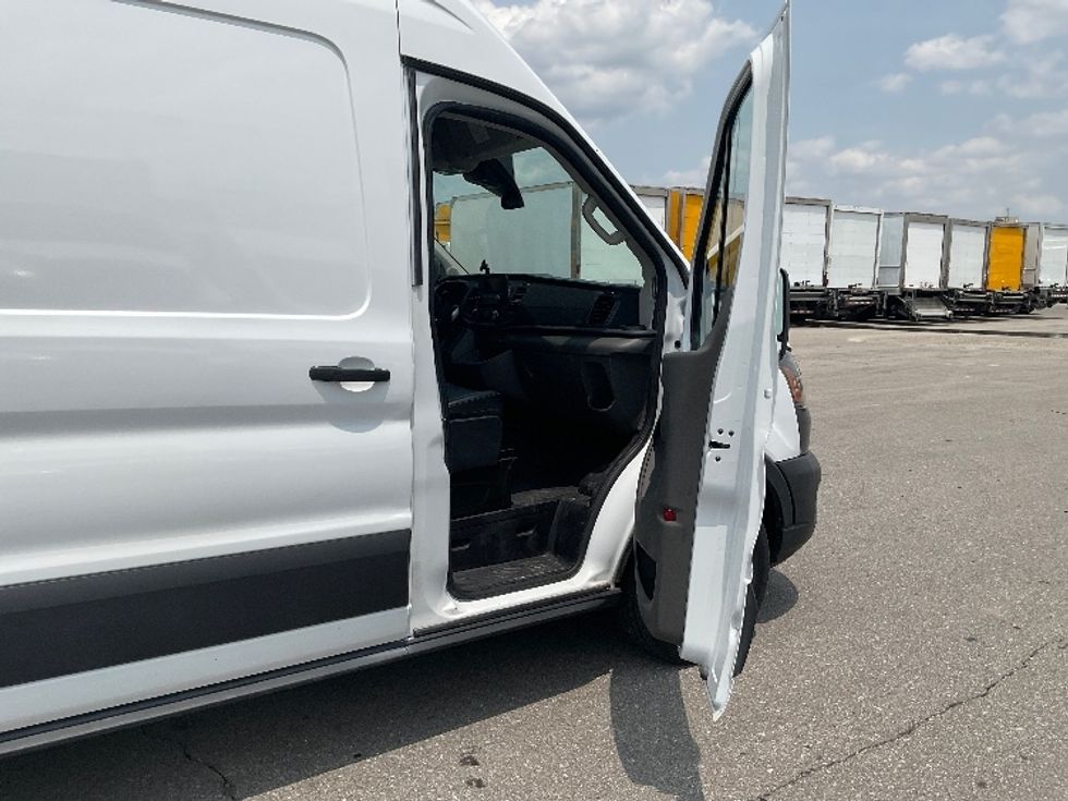 Cargo Van (Panel Van)-Light and Medium Duty Trucks-Ford-2021-Transit 250-Indianapolis-IN-72,508\n\t\tmiles-$ 34,750 - Image 17