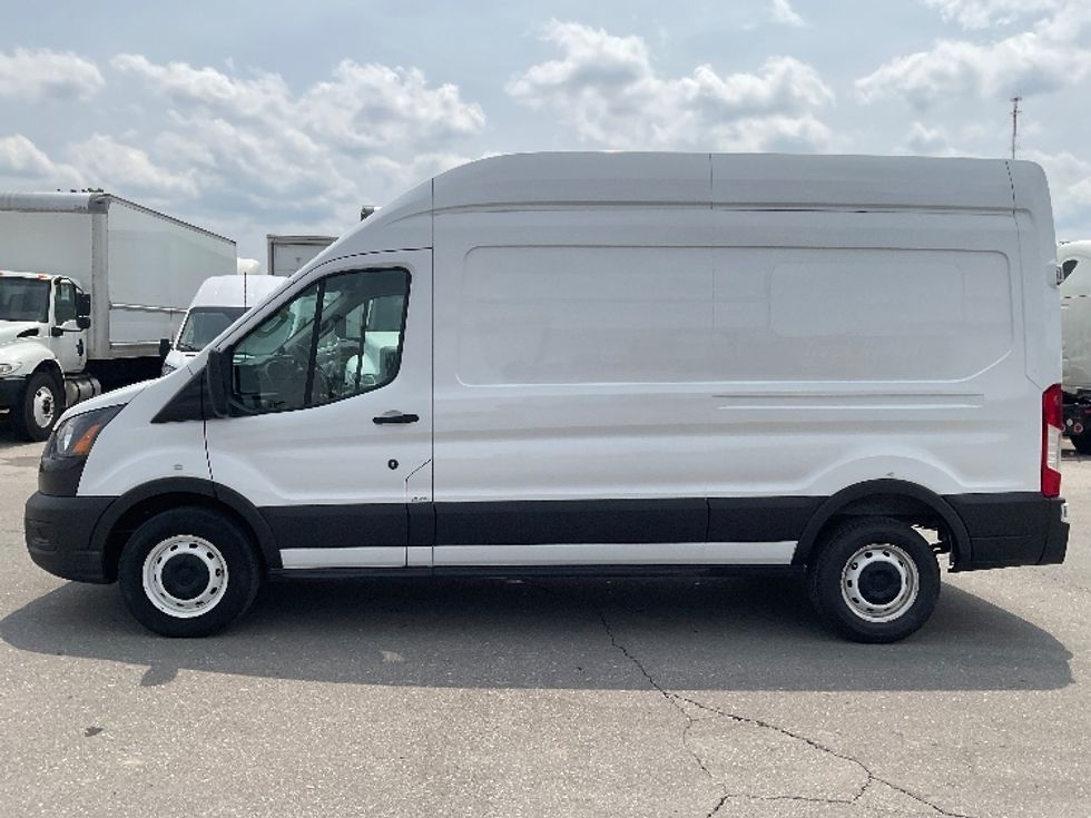 Cargo Van (Panel Van)-Light and Medium Duty Trucks-Ford-2021-Transit 250-Indianapolis-IN-72,508\n\t\tmiles-$ 34,750 - Image 4