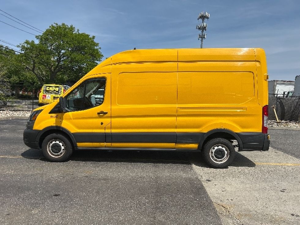 Cargo Van (Panel Van)-Light and Medium Duty Trucks-Ford-2021-Transit 250-Jamaica-NY-48,320\n\t\tmiles-$ 33,000 - Image 4