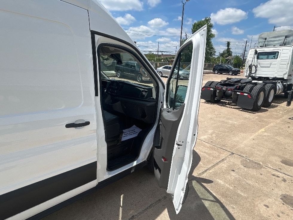 Cargo Van (Panel Van)-Light and Medium Duty Trucks-Ford-2021-Transit 250-Katy-TX-92,468\n\t\tmiles-$ 31,000 - Image 18
