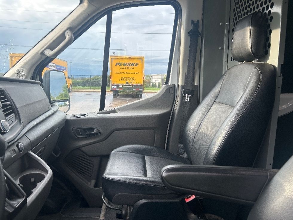 Cargo Van (Panel Van)-Light and Medium Duty Trucks-Ford-2021-Transit 250-Kentwood-MI-112,187\n\t\tmiles-$ 31,750 - Image 18