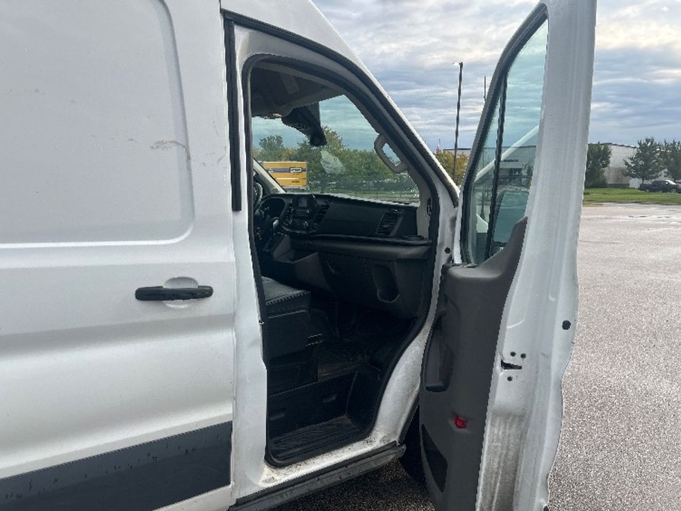 Cargo Van (Panel Van)-Light and Medium Duty Trucks-Ford-2021-Transit 250-Kentwood-MI-112,187\n\t\tmiles-$ 31,750 - Image 19