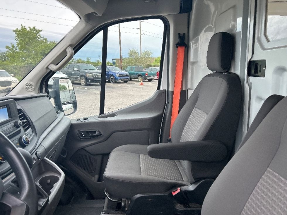 Cargo Van (Panel Van)-Light and Medium Duty Trucks-Ford-2021-Transit 250-Kentwood-MI-70,397\n\t\tmiles-$ 32,750 - Image 18