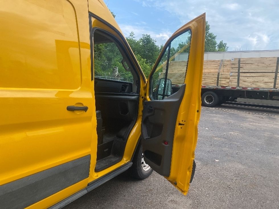 Cargo Van (Panel Van)-Light and Medium Duty Trucks-Ford-2021-Transit 250-Lansing-MI-77,011\n\t\tmiles-$ 31,250 - Image 20