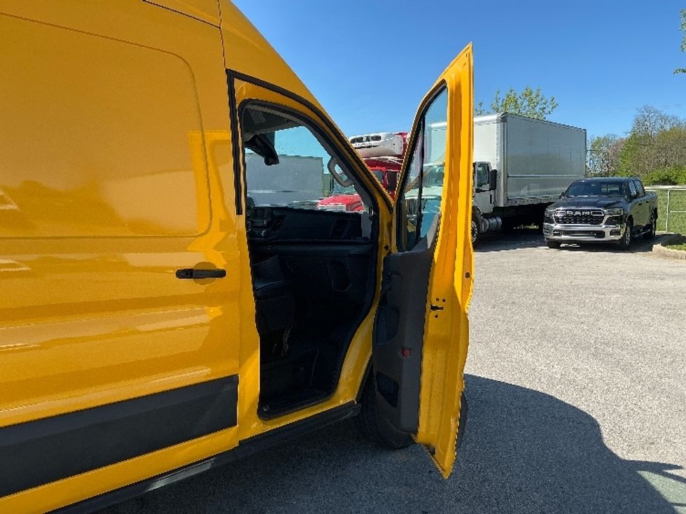 Cargo Van (Panel Van)-Light and Medium Duty Trucks-Ford-2021-Transit 250-Lexington-KY-87,588\n\t\tmiles-$ 29,000 - Image 20